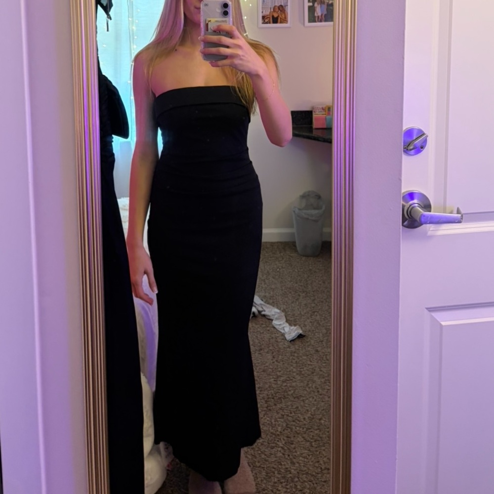 Chic Ribbed Black Strapless Maxi Dress